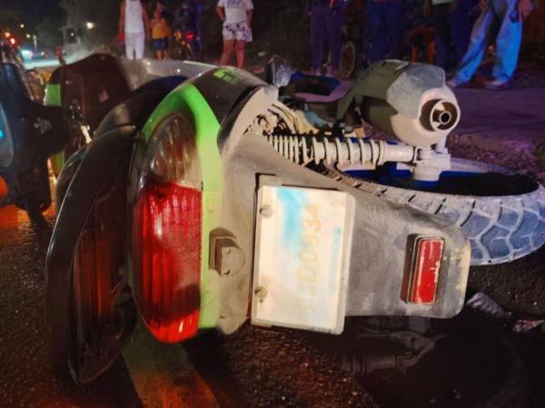 El hombre cayó el pavimento y fue atropellado por un vehículo pesado.