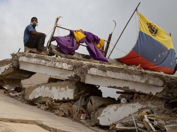 Los terremotos de magnitud <b>7,2 y 7,5</b> que sacudieron la zona norte de <b>Venezuela el 24 de junio</b> han dejado daños cuantiosos en viviendas, activos económicos, comercios y otro tipo de construcciones, así como en pérdidas humanas que aún se siguen contabilizando a medida que avanzan los trabajos de recuperación de cuerpos y remoción de escombros.