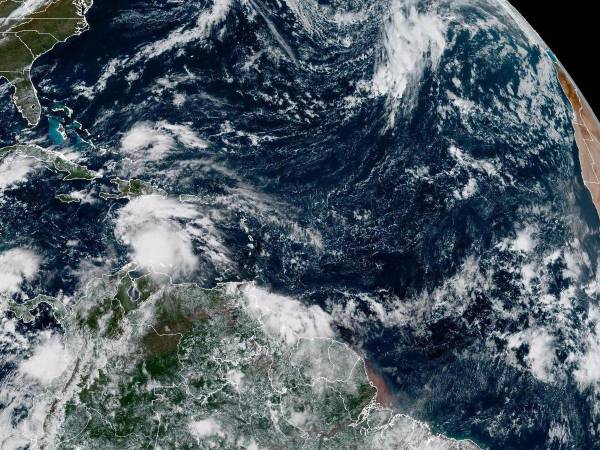 Con vientos sostenidos de 85 kilómetros por hora, la tormenta tropical Melissa se desplaza hacia el oeste del Caribe y podría alcanzar fuerza de huracán a finales de esta semana.