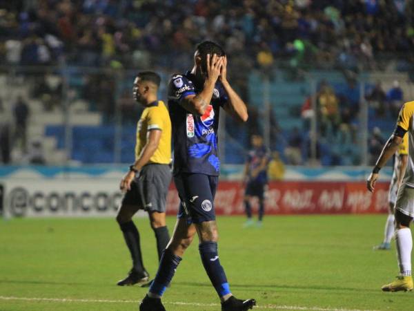 Ni el gol del Pistolero Auzmendi en el cierre de la primera parte pudo evitar que el Motagua recibiera un baldazo de agua fría que lo deja contra las cuerdas en la Copa Centroamericana.