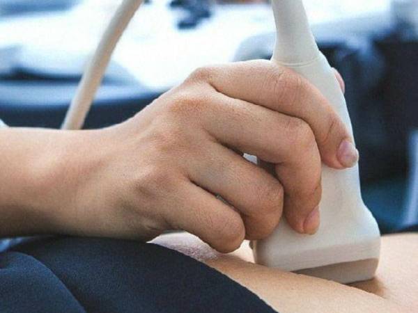 De acuerdo con la denuncia, la doctora dio seguimiento al embarazo de la paciente durante los nueve meses de gestación.