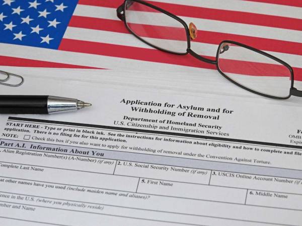 Las personas deben cumplir con varios requisitos para poder solicitar asilo en Estados Unidos.