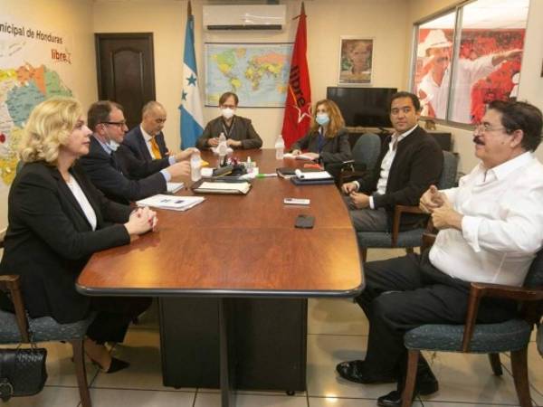 'De nuestra parte estamos llamando a la gente a votar tranquila, temprano y masivamente para vencer', fue parte de lo pronunciado por el coordinador de Libre.