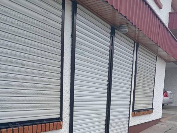 Según Murillo, la situación ha llevado a propietarios de distintos establecimientos a tomar la decisión de cerrar sus locales, con consecuencias tanto para los trabajadores como para el Estado.