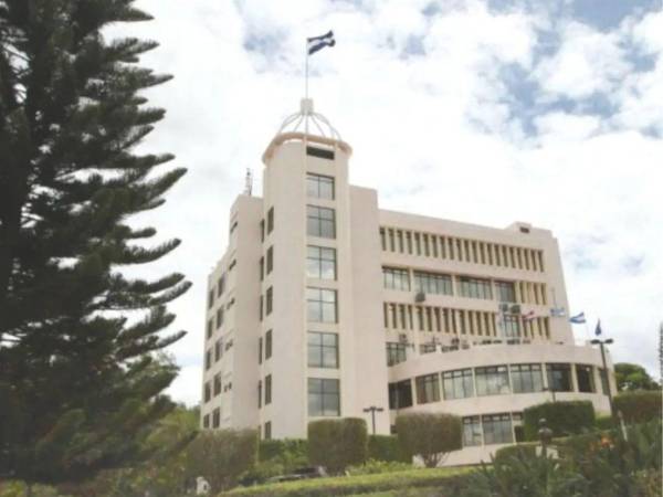 Señaló además que ya ha remitido las notificaciones oficiales a las copresidencias del grupo para formalizar y hacer efectivo su retiro.