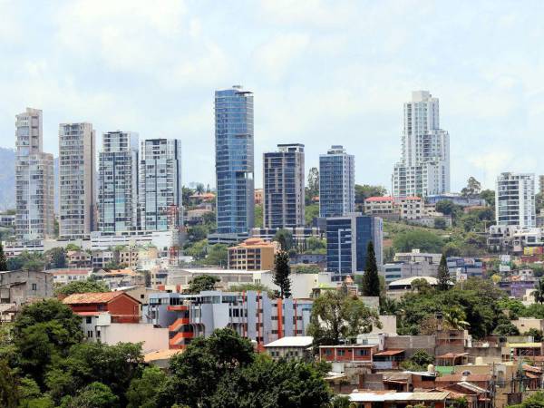Tegucigalpa sigue creciendo verticalmente: cada año se autorizan ocho torres, aunque no existe un registro exacto de sus sistemas de protección sísmica.