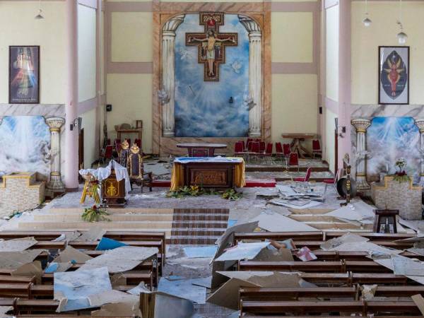 Según el último balance oficial, la cifra de muertos por el terremoto del sábado se sitúa en 73 y la de heridos en 931, mientras que el número de evacuados sigue ascendiendo debido al temor a nuevas réplicas.