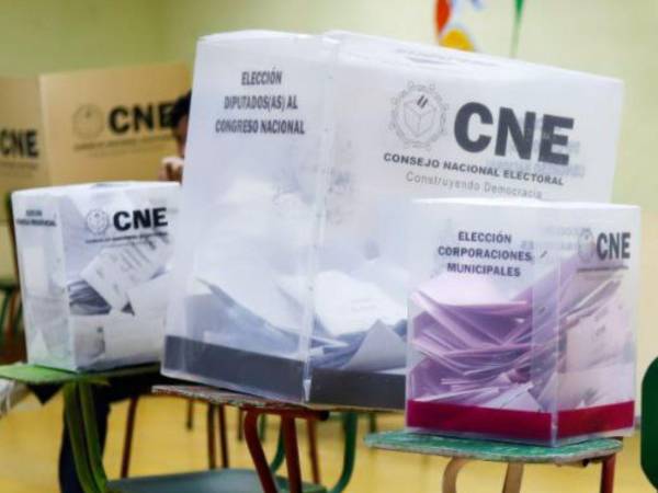 Miles de hondureños ayer ejercieron su voto para elegir a las próximas autoridades para el período 2026-2030.