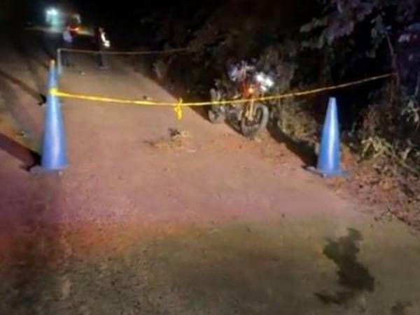 El pequeño, identificado como Óscar Isaac, murió tras ser embestido por una motocicleta mientras transitaba en su bicicleta en una carretera de Santa Cruz de Yojoa..