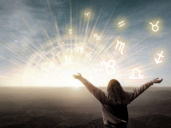 Cambios en el amor, decisiones importantes y momentos emocionales marcarán el horóscopo de hoy para todos los signos.