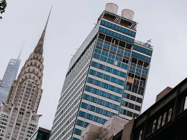 El jefe del Departamento de Edificios, Ahmed Tigano, divulgó que los problemas estructurales se localizan en el piso 21, con dos columnas estructurales combadas, así como múltiples grietas y suelos hundiéndose.