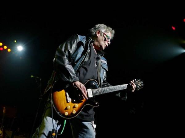 West comenzó su carrera a mediados de la década de 1960 en The Vagrants con su hermano Larry West Weinstein, que tocaba el bajo. Foto: AP