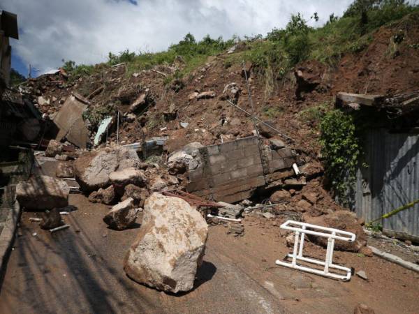 La cifra de afectados supera los 34,000, indicó Copeco en su último corte. Vigilan onda tropical en el Caribe con 70% de probabilidades de convertirse en huracán. En la imagen, una foto de los derrumbes que han dejado sin viviendas a varias familias capitalinas.