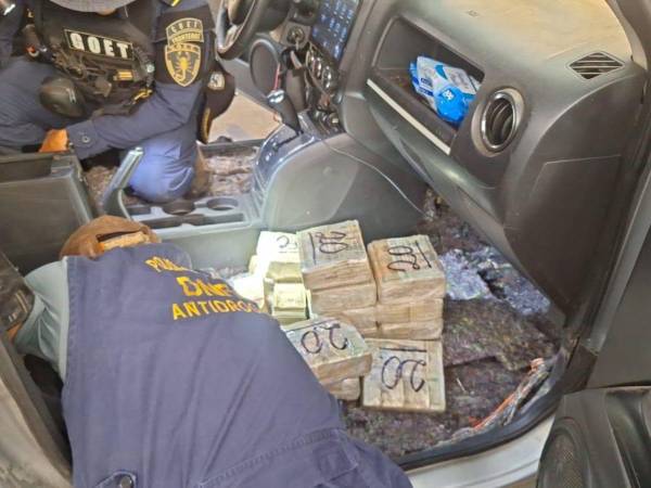 El dinero estaba debajo de los asientos, en un compartimiento falso.