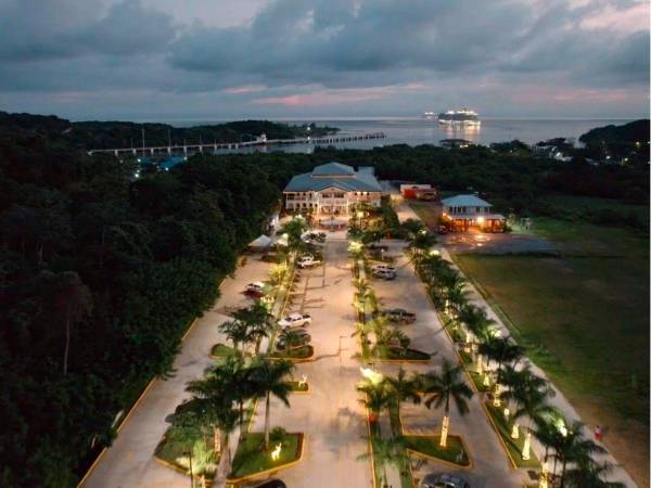 En la isla de Roatán, Islas de la Bahía en Honduras, predomina la inversión extranjera, sobre todo de capital norteamericano.