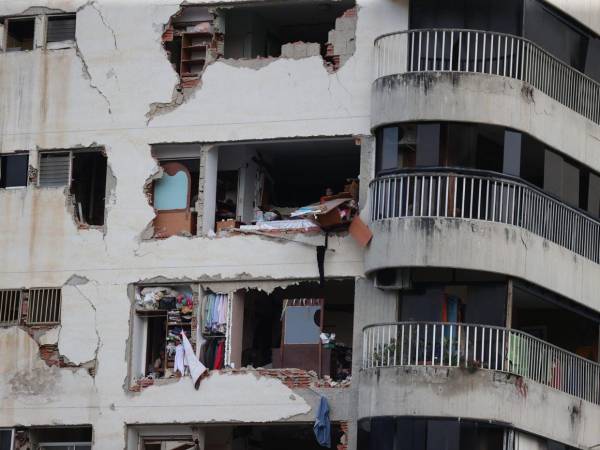 El Caribe venezolano fue sacudido este miércoles por dos fuertes terremotos con apenas 39 segundos de diferencia, de magnitud 7,2 y 7,5, respectivamente, según informó el sistema oficial de alerta de tsunamis de Estados Unidos.
