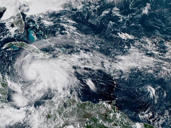 El huracán Melissa es categoría 5. Las autoridades piden tener precaución en las zonas afectadas.