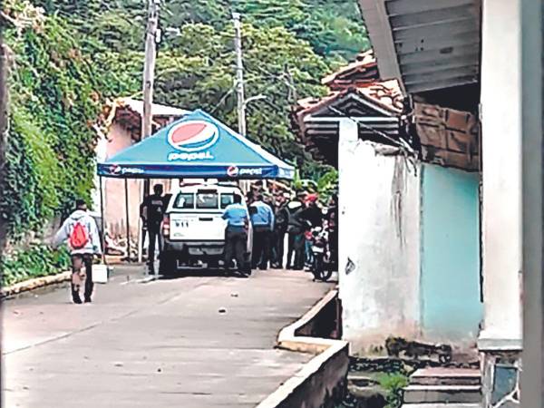 La casa que es utilizada como edificio municipal está tomada desde el 21 de junio por simpatizantes del Libre y del Partido Liberal.
