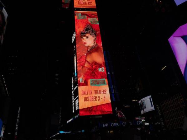 El color naranja se ha convertido en el nuevo lenguaje del deseo. Apple y Taylor Swift lo han elegido simultáneamente para reforzar su identidad de marca: la primera, con un iPhone exclusivo; la segunda, con un álbum que inaugura una nueva “era” artística