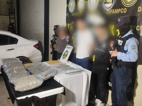 Dos hombres y una mujer fueron detenidas por las autoridades en la capital.