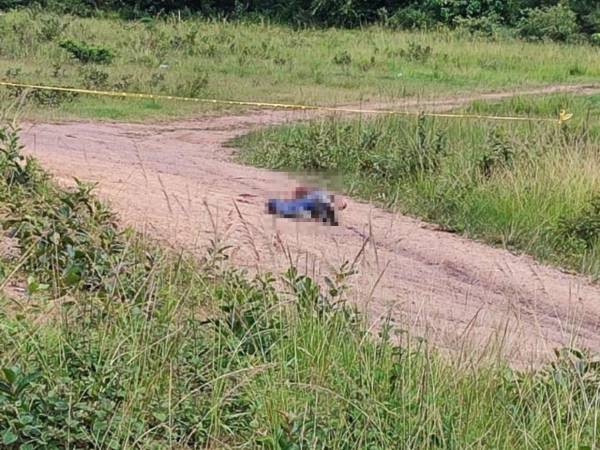 Boca abajo y maniatado, las autoridades policiales encontraron el cadáver en un sector desolado de la colonia Eben Ezer de Danlí.