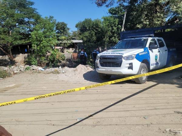 Las autoridades locales han confirmado que el hombre fue víctima de disparos, aunque su identidad aún no ha sido revelada.