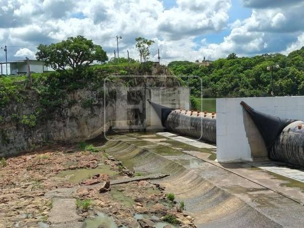 En apenas 24 horas, la represa que abastece de agua potable a distintos sectores del Distrito Central, dejó de estar en su nivel máximo y registró una reducción de 0.84 puntos porcentuales, aunque el embalse continúa cerca de su capacidad ideal. Así se encuentra la represa Los Laureles este 22 de octubre.