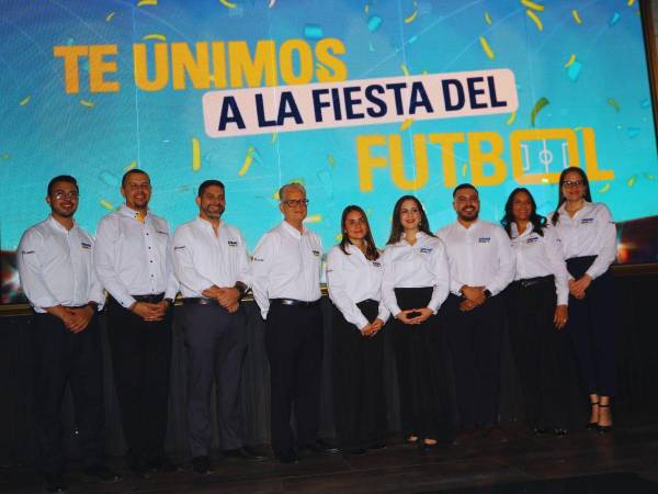 Ejecutivos de Gasolineras UNO durante el lanzamiento de la promoción con la que pretenden seguir premiando a sus clientes.