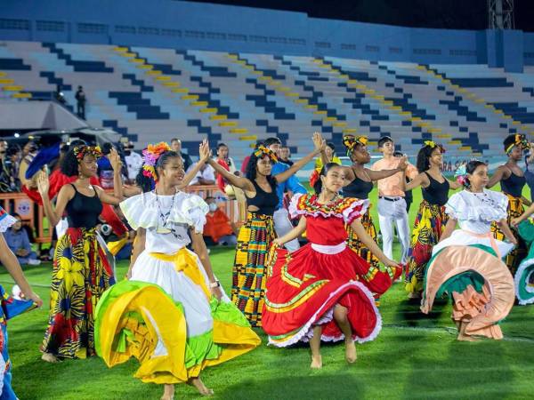 La cancha híbrida contará con obras complementarias en una segunda etapa.
