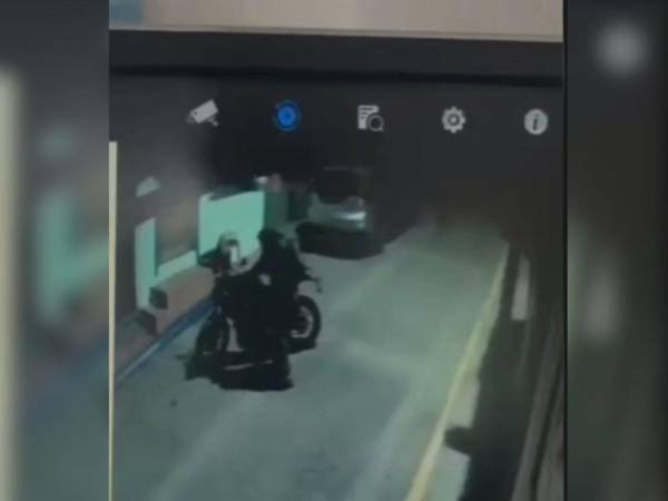 El robo quedó captado en video y exigen que sea devuelta.