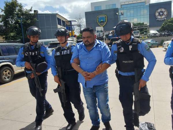 El detenido fue identificado como Elvin Arony Herrera Martínez de 44 años.
