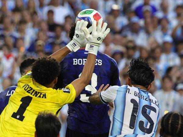 El fútbol chileno votó a favor de permitir que la figura del Mundial 2026, 'Vozinha', estampe su apodo en la indumentaria de su nuevo club, Colo Colo.