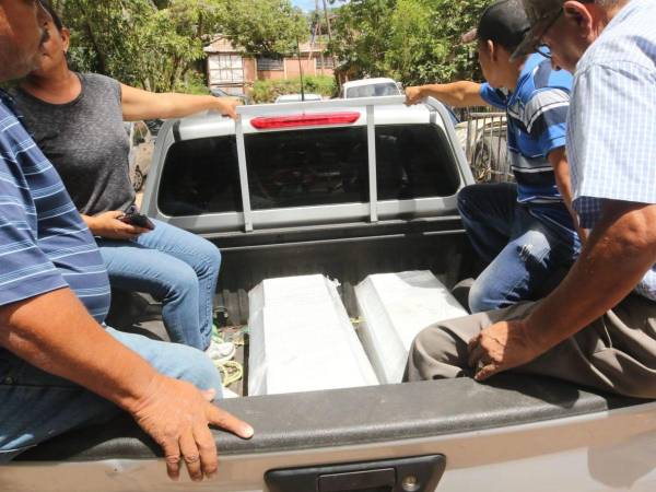 Los familiares reclamaron los cuerpos de los niños carbonizados.