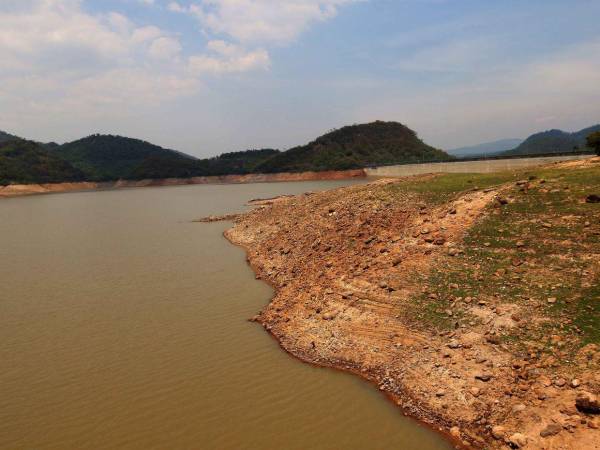 Autoridades de la UMAPS proyectan suministro de agua hasta agosto en la capital, aunque persiste el racionamiento por los bajos niveles en represas como La Concepción que actualmente es del 48%.