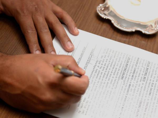 El documento permite dejar expresada la voluntad de una persona sobre sus bienes y otras decisiones que pueden producir efectos después de su fallecimiento.