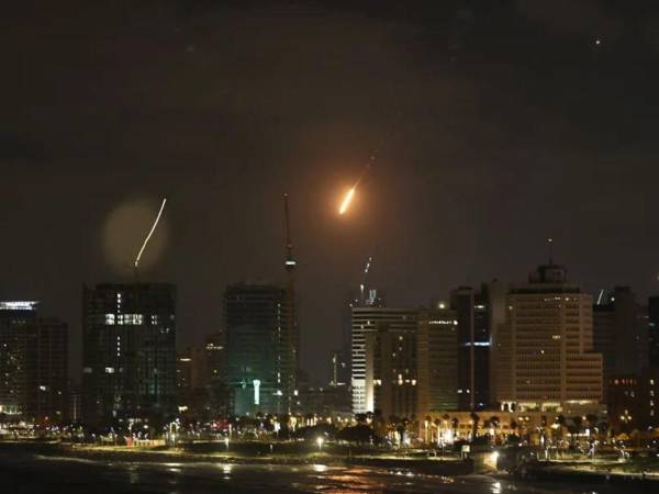 Irán amenaza a tropas de Estados Unidos y anuncia nuevos ataques contra objetivos israelíes.