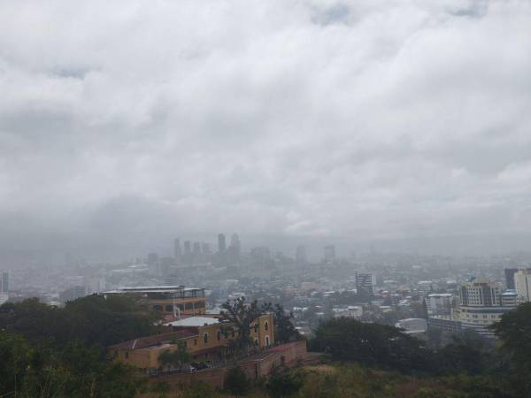 La capital permanecerá con nubosidad por la masa de aire frío.