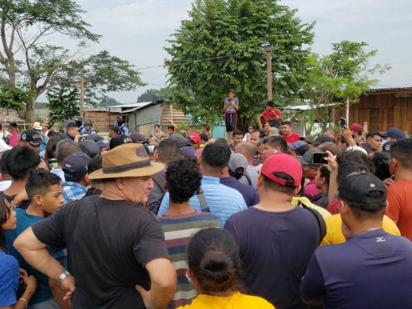 Pobladores de las colonias Arenales No.2 y Villa Daniela, en la ciudad San Pedro Sula, departamento de Cortés, están siendo desalojados este miércoles (7 de junio) por no contar con los títulos de propiedad en donde están instaladas sus viviendas .