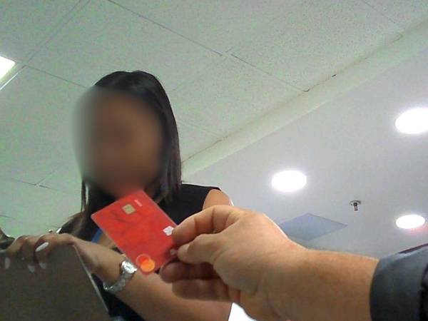 Los pacientes deben mostrar que usan tarjeta de crédito o de débito, para garantizar el pago.