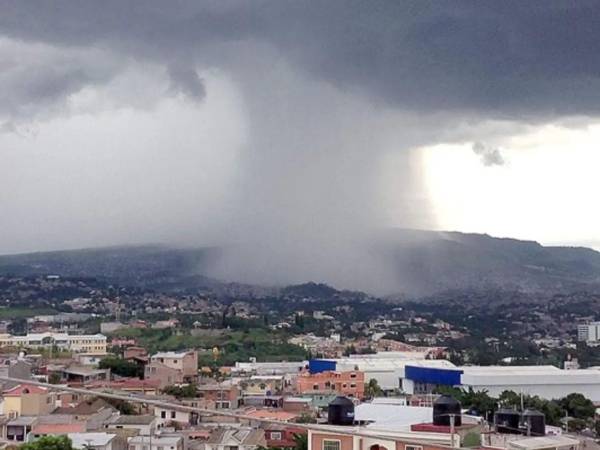 El pronosticador de Cenaos, Jeffrey Flores, informó que el oleaje será de uno a tres pies en las costas y dio las temperaturas por región de hoy.