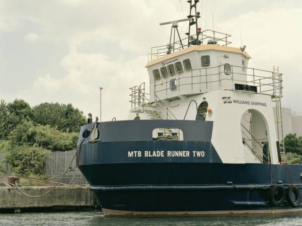 La isla, ubicada a poco más de un kilómetro de la costa sur de Gran Bretaña, no puede ser accesada por ferrocarril o carretera.