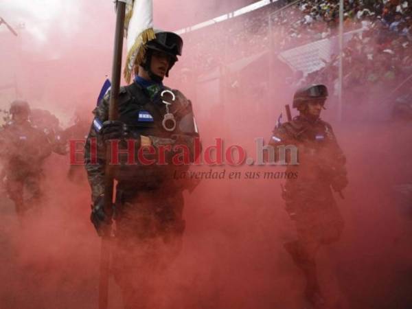 Los elementos de las Fuerzas Armadas de Honduras mientras hacían su espectacular entrada en el Estadio Nacional durante los desfiles patrios de 2019. Foto: Emilio Flores / EL HERALDO.