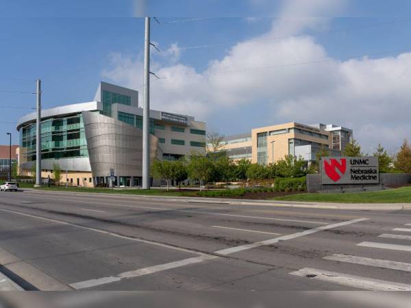 Todos los aislados permanecen en el Centro Médico de la Universidad de Nebraska.