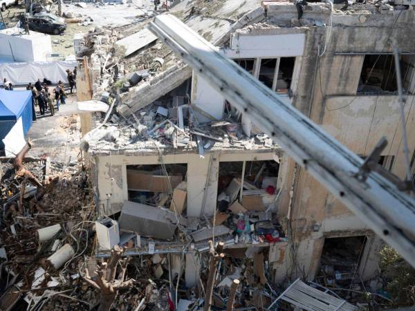 La Embajada de Filipinas en Teherán identificó a la fallecida como Mary Ann V. de Vera, de 32 años y nacida en la localidad filipina de Basista. Trabajaba en Israel como cuidadora desde 2019.