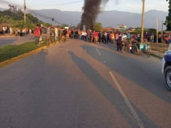 Los locatarios advirtieron que más de 1,000 familias dependen de este mercado y que muchos negocios podrían cerrar si no se revisan los aumentos.