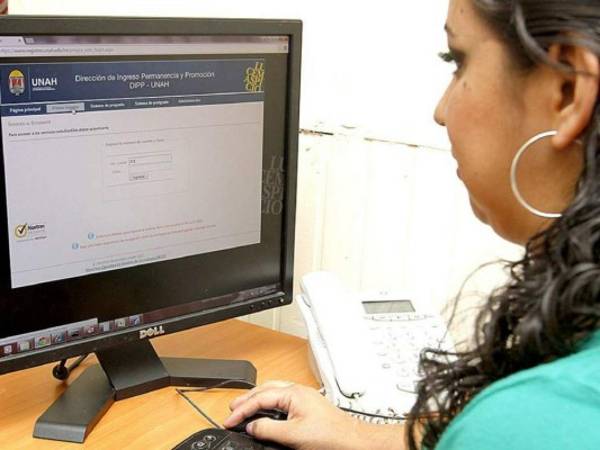Cabe recordar, que para matricular clases en línea es necesario contar con computadora y acceso a internet (Foto: El Heraldo).