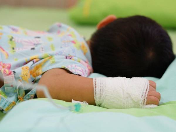 Un hombre de 39 años enfrenta cargos, luego de que un niño de tan solo dos años de edad, terminara hospitalizado por una severa intoxicación con cocaína mientras se encontraba bajo su cuidado. El hecho se registró en Nueva Jersey, Estados Unidos, en los últimos días.