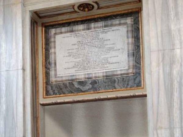 Él quiso que la piedra del sepulcro fuera de su tierra, de la de sus antepasados, piedra ligur, aclaró el cardenal Makrickas.