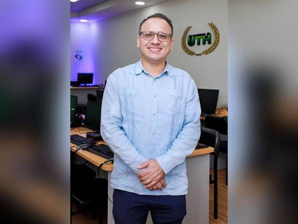 Diego Chacón , Vicerrector de Vinculación Nacional e Internacional.