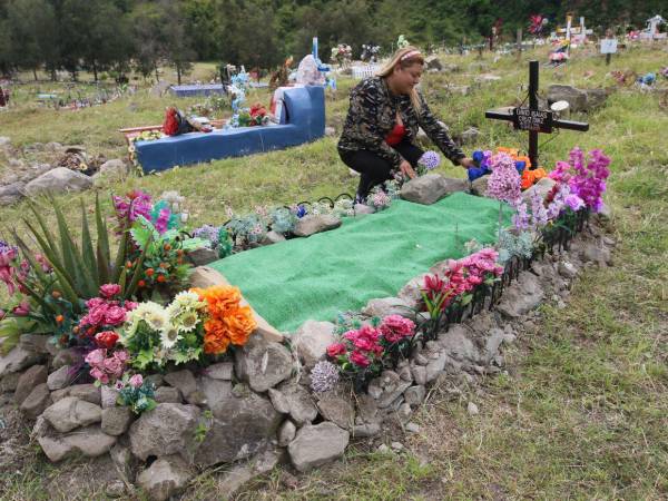 Las autoridades municipales y comerciantes esperan alta afluencia de personas que honrarán a sus difuntos este fin de semana.